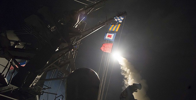 ABD, Suriye'yi Tomahawk füzeleriyle vurdu | Video izle