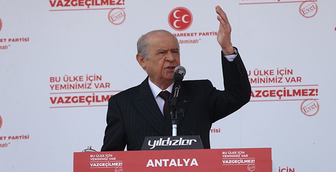 Bahçeli: Pensilvanya'dan CHP'ye mesajlar nasıl ulaşıyor, ByLock mu devrede, ulaklar mı faaliyette