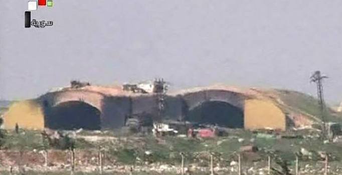 ABD'nin vurduğu  Şayrat Hava Üssü'nden uçaklar kalktı