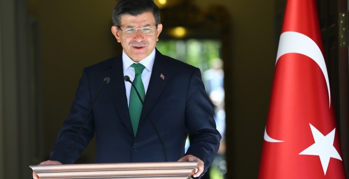 Başbakan Davutoğlu'ndan Sözcü Gazetesi'ne ırkçılık eleştirisi