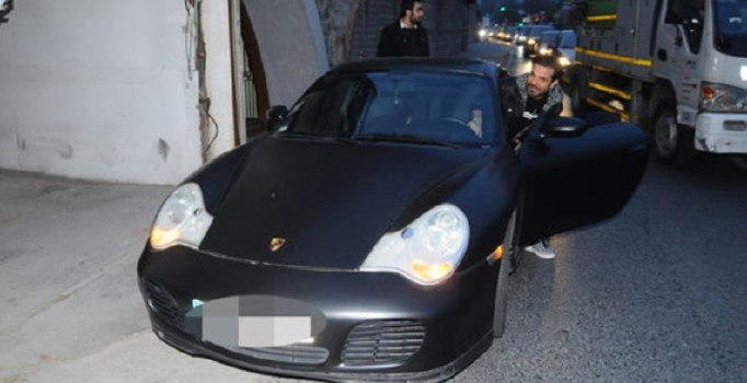 Kenan Doğulu'nun benzini bitince arabası yolda kaldı