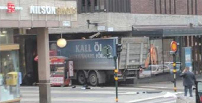 İsveç'teki kamyonlu terör saldırısında ölenlerin sayısı 5'e yükseldi