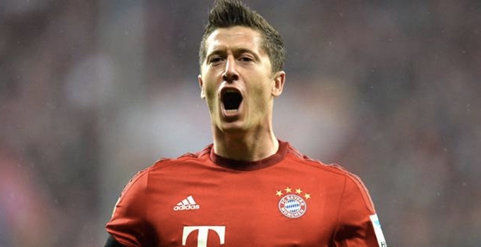 Futbol dünyası Robert Lewandowski'nin attığı 5 golü konuşuyor