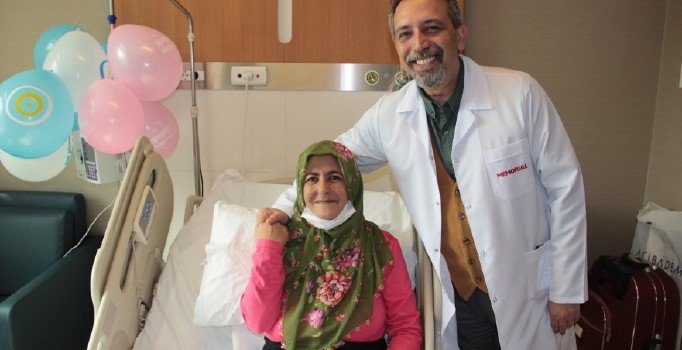 35 yıllık eşine yeniden hayat verdi