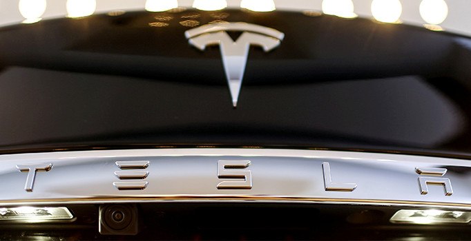 Tesla, ABD'nin en değerli otomotiv firması oldu