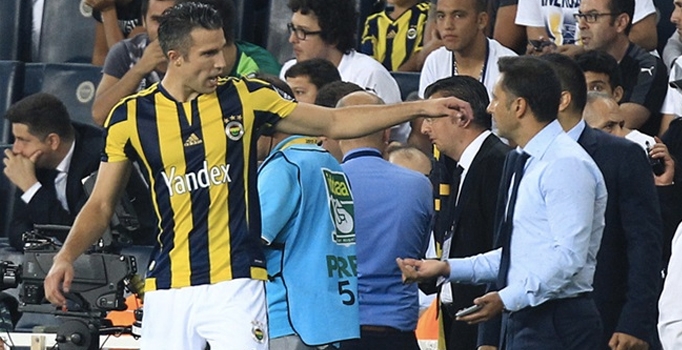 Vitor Pereira'dan Robin Van Persie için flaş karar