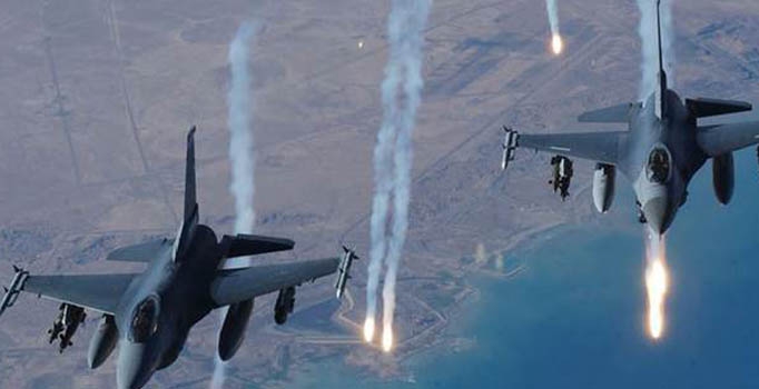 Dağlıca'da PKK'lı teröristlerin kullanıldığı silah mevzileri ve sığınaklara hava harekatı