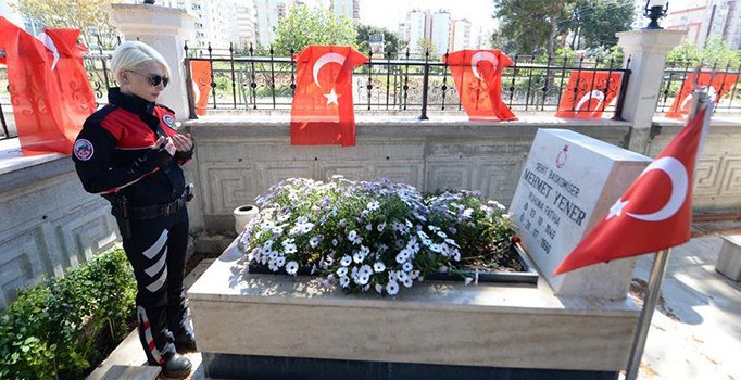 Şehit babasının emanetini 17 yıldır gururla taşıyor