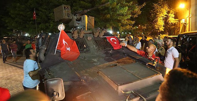 Cuntacı komutandan ‘askeri mahkeme’ tehditi