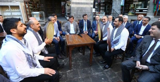 Davutoğlu Grup Tillo ile 'Ortağız bir namusa' dedi!