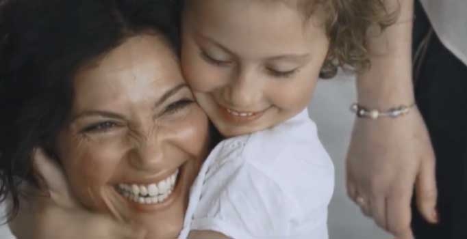 Gözleri bağlı annelerini aradılar