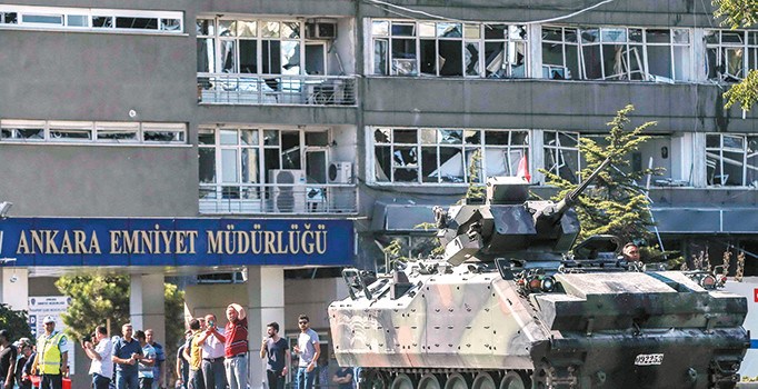 Darbecilerin tankları Ankara sokaklarında kayboldu