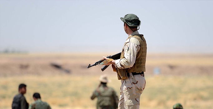 Irak'ta askeri eğitim gören Peşmergenin Suriye'ye geçişleri başladı