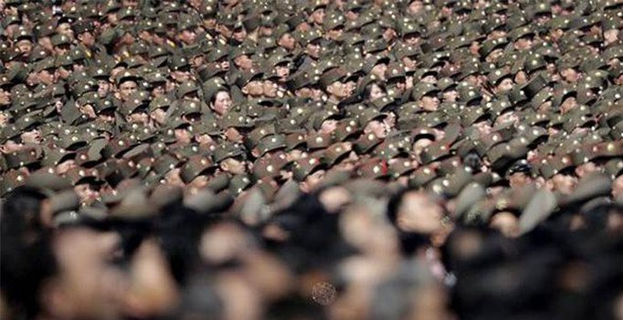 Tüm dünya perşembe gününü beklerken Kuzey Kore'den ilginç fotoğraflar geldi