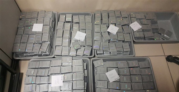 Kaçak sigaralarla uçağa binmeye çalışırken yakalandılar | Van haberleri