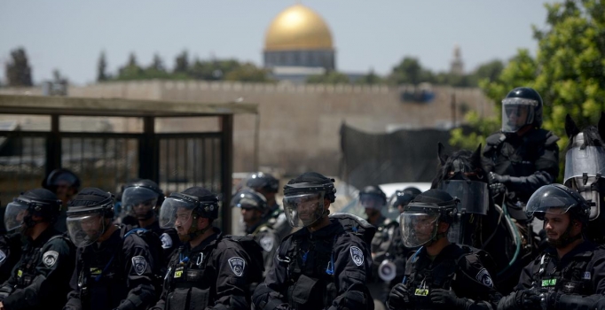 İsrail polisi, 4 Filistinli genci gözaltına aldı