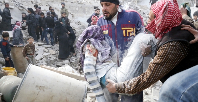 Esed güçleri ateşkesi ihlal edip İdlib'i bombaladı