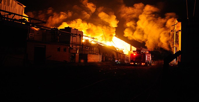 Afyonkarahisar'da fabrika yangını: 2 yaralı