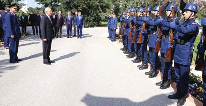 Mangalı karşılama tartışma yarattı