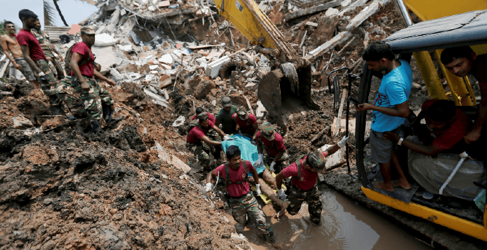 Colombo’da dev çöp dağı çöktü: 16 ölü