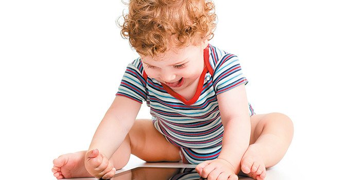 Ekrana bir saat bakan 16 dakika daha az uyuyor