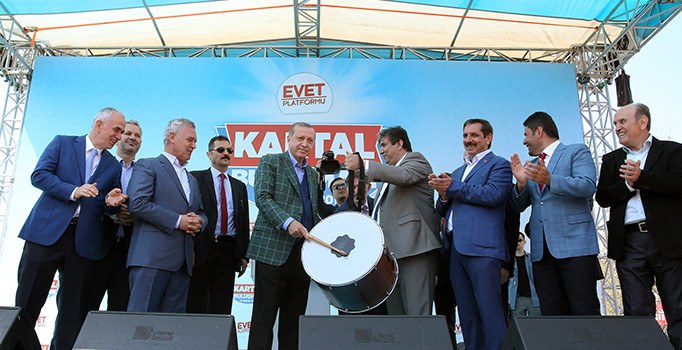 Cumhurbaşkanı Erdoğan davul çaldı