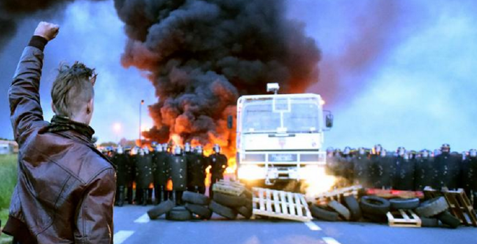 Fransa'da çevreciler uranyum sevkıyatı yapan treni durdurdu