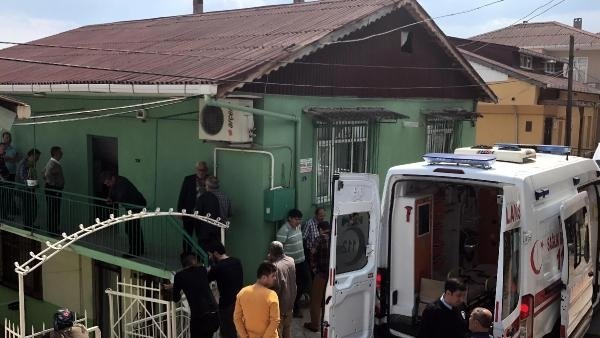 Eşini evden gönderip intihar etti