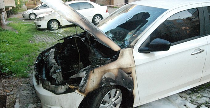 Şanlıurfa’da 5 araç kundaklandı