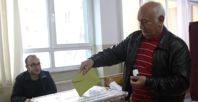 İstanbul'da ilk oylar kullanılmaya başlandı