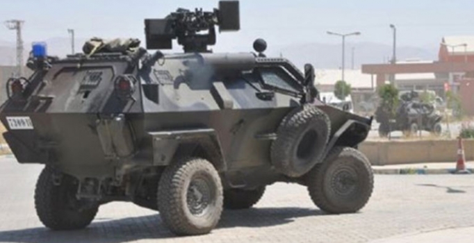 Hakkari Yüksekova'da polis aracına bombalı saldırı