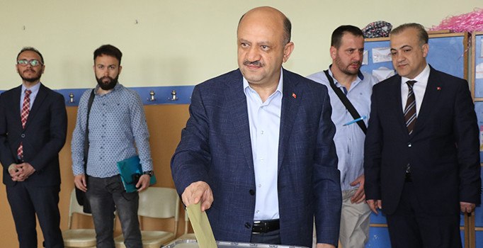 Bakan Işık oyunu Kocaeli'nde kullandı