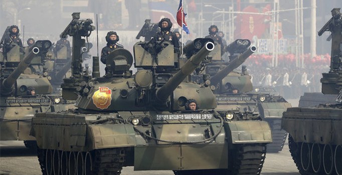 Kuzey Kore'de düzenlenen törende balistik füze denemesi yapılmadı