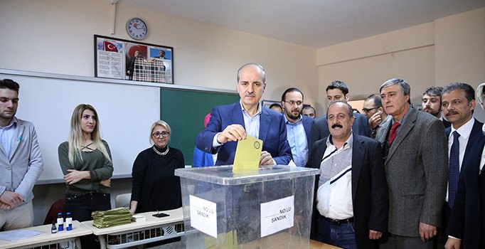 Başbakan Yardımcısı Kurtulmuş, oyunu kullandı