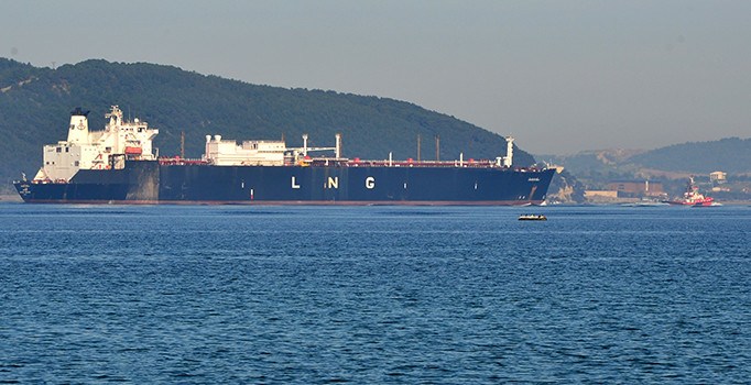 LNG tankeri Çanakkale Boğazı'ndan geçti