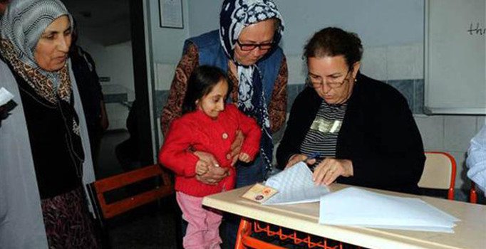 Türkiye'nin en kısa boylu kadını oyunu kullandı