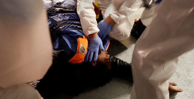 Libya açıklarında mülteci teknesi battı: En az 20 ölü