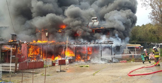 Kocaeli'de iş yeri yangını