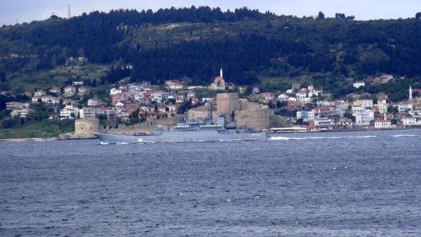 Rus savaş gemisi Çanakkale Boğazı'ndan geçti