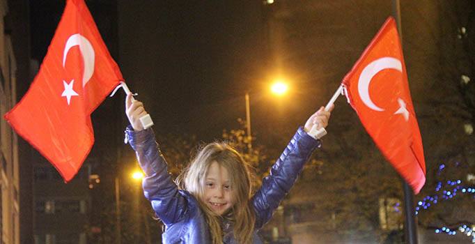 Hollanda'da halk oylamasının sonuçları kutlandı