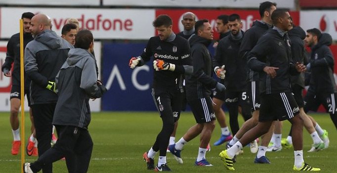 Beşiktaş'a Lyon maçı öncesi kötü haber!