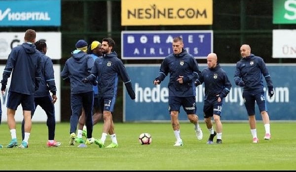 Fenerbahçe'de derbi mesaisi sürüyor