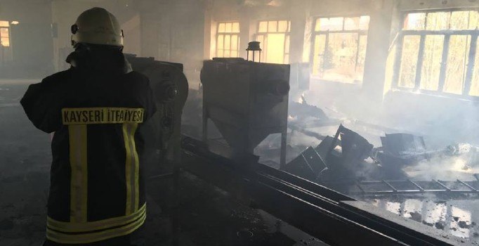 Kayseri'de eski un fabrikasında yangın çıktı | Kayseri haberleri
