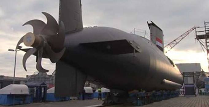 Mısır Almanya'dan ilk denizaltısını teslim aldı