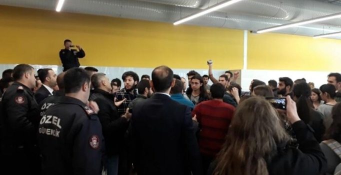 Anadolu Üniversite'sinde YSK protestosunda arbede