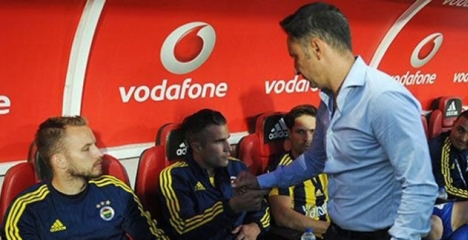 Aziz Yıldırım Van Persie'nin menajerini İstanbul'a çağırdı