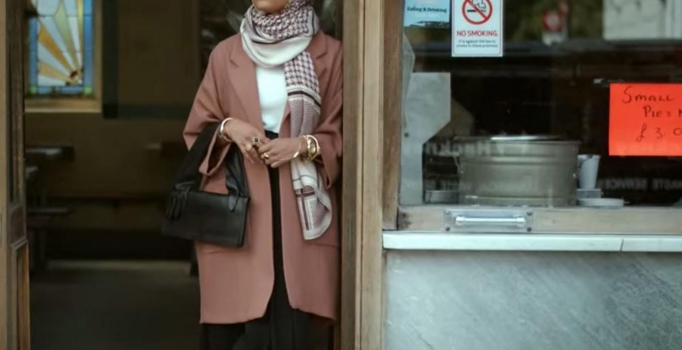 H&M'in yeni kampanyasındaki 
türbanlı model ilgi çekti
