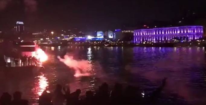 Beşiktaş taraftarından Lyon'a gece yarısı sürprizi