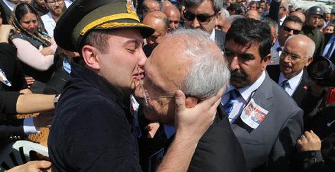 Şehit pilotun oğlunun feryadı yürekleri dağladı