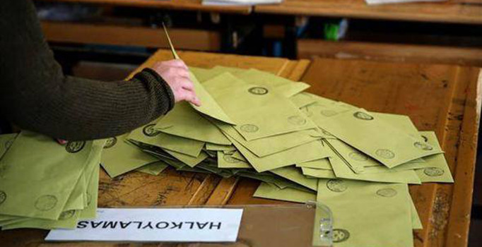 Hayır çıkan illerden ‘endişeli memur’ savunması